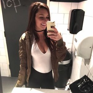 Meet your Posher, Alison