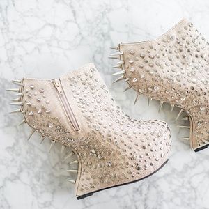 Spiked Gravity Booties