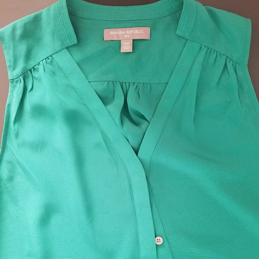 Banana Republic silk sleeveless blouse