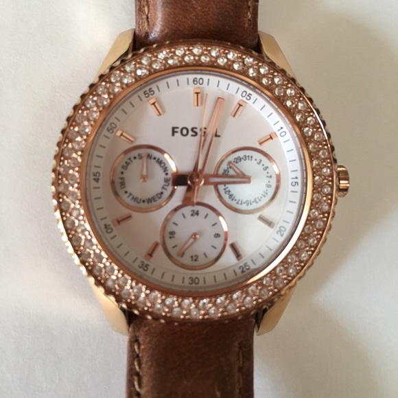 Fossil Watch with Leather Band - Picture 2 of 6