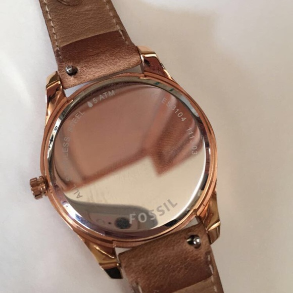 Fossil Watch with Leather Band - Picture 6 of 6
