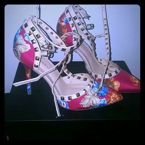 Wild Diva floral heel