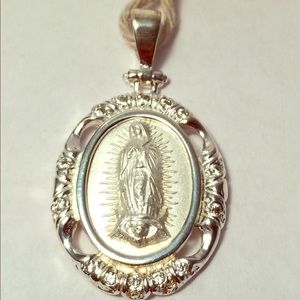 ✨NEW✨Virgin Mary Pendant