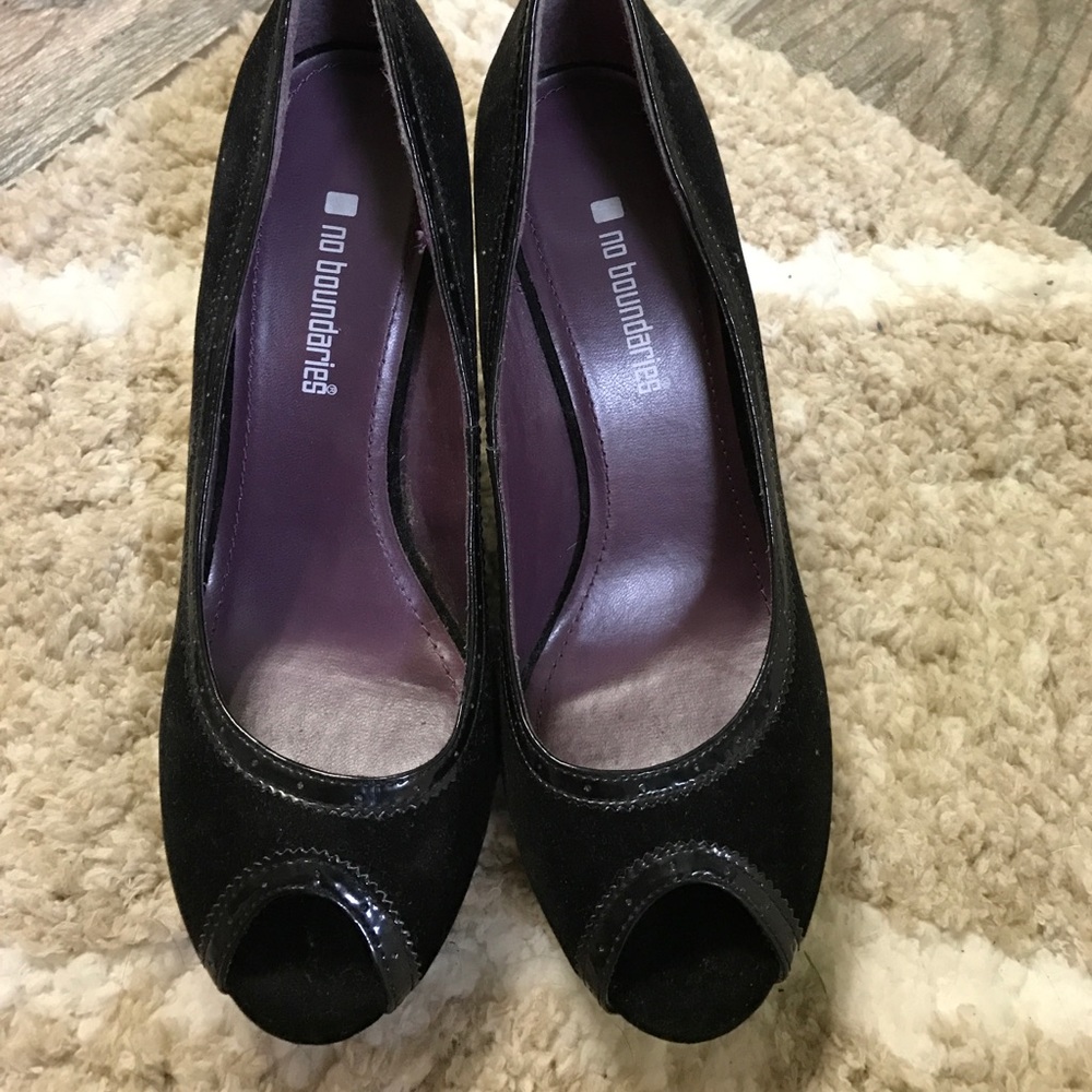 Velvet heels size 9