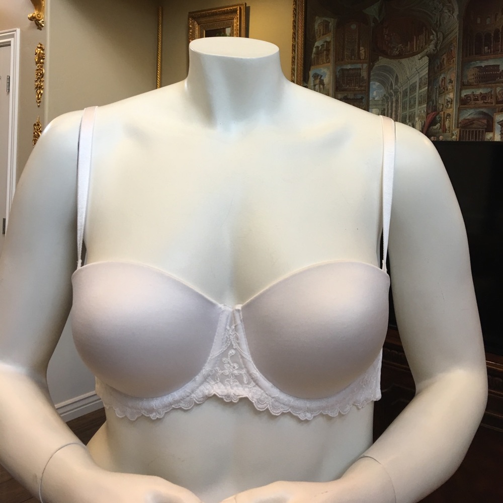 Push up bra. Removable straps