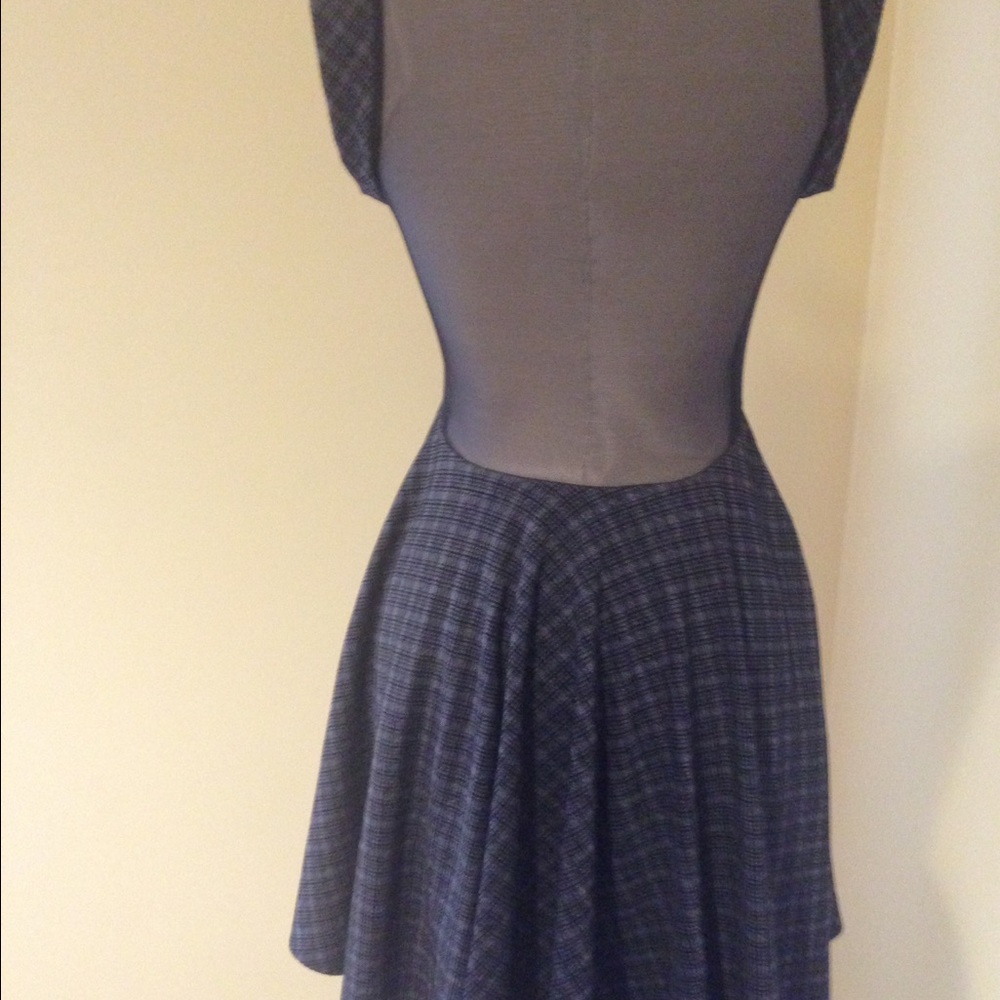 . Teen girl - Picture 2 of 3