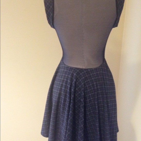 . Teen girl - Picture 2 of 3