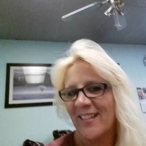 Meet your Posher, Dee-dee