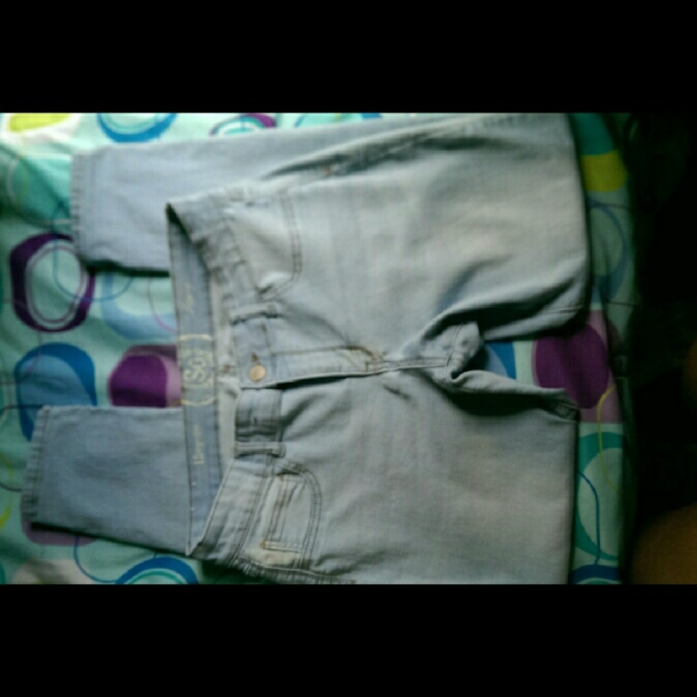 Light wash skinny jeans