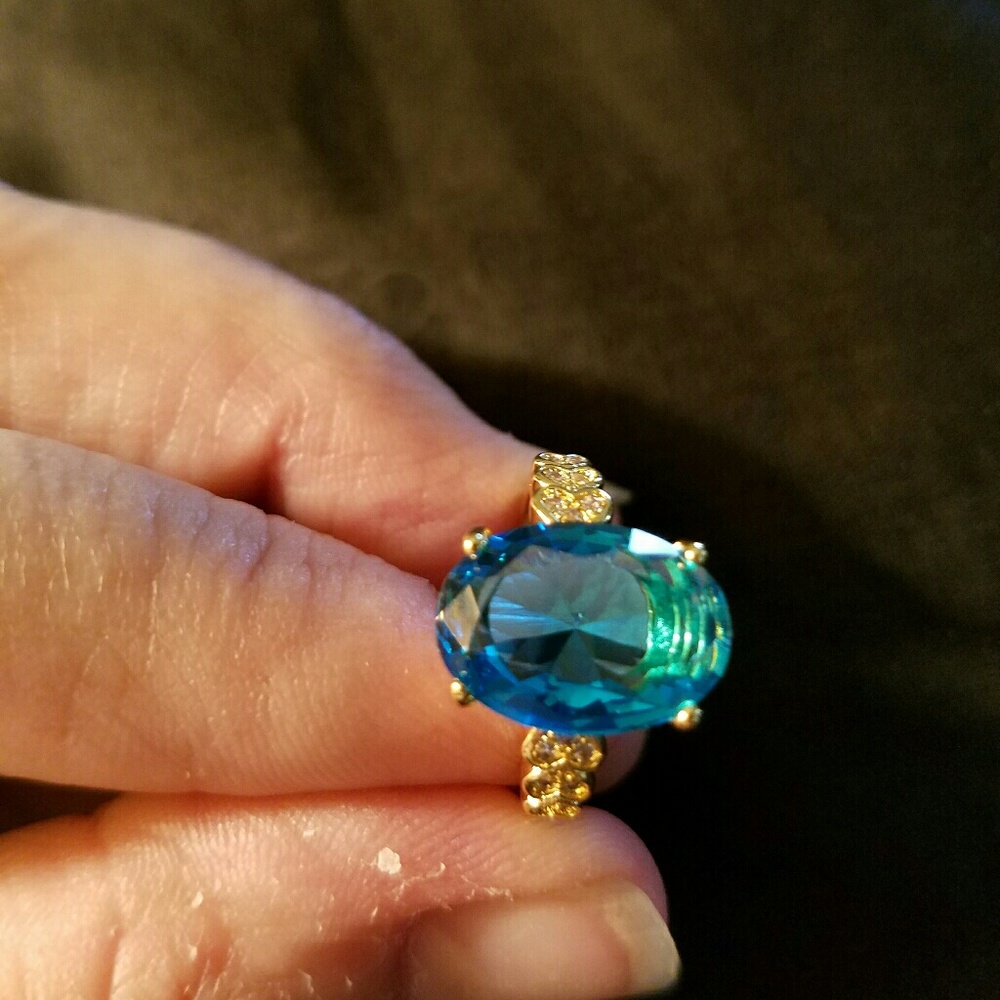Size 7 aqua crystal ring NWT