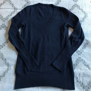 J. Crew navy cashmere vneck sweater (xs)