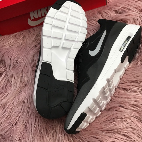 ⭐️HP⭐️NWT Nike air max ultra moire - Picture 6 of 7