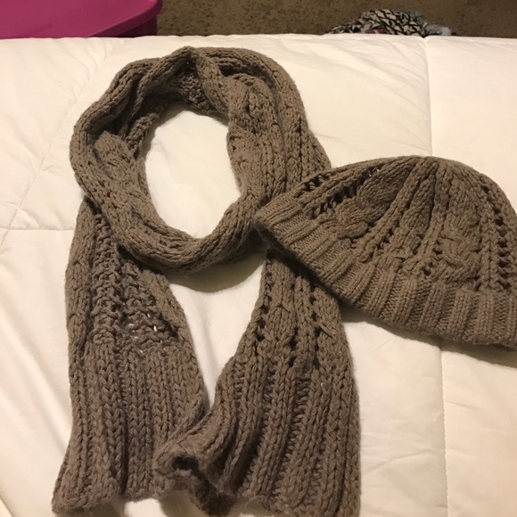 🚫TRADED!!🚫Knit Hat and Scarf Set!! - Picture 1 of 2