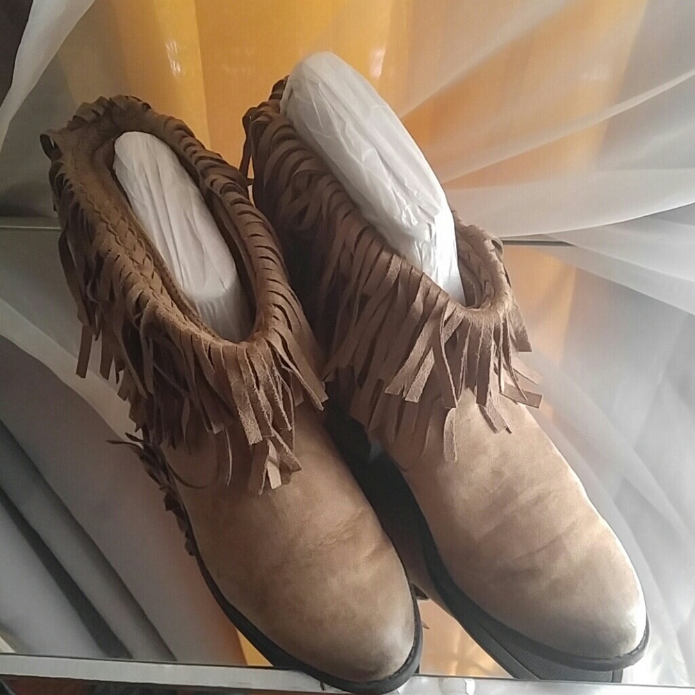 Fringe bootie