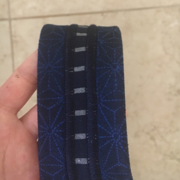 LuLu Lemon Headband - Picture 2 of 2