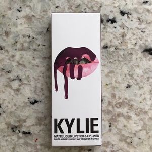 Kylie Matte Lip Kit in KOURT K