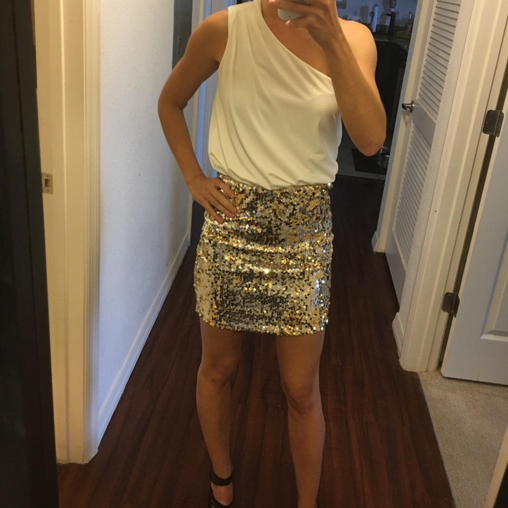 Perfect off the shoulder party dress!