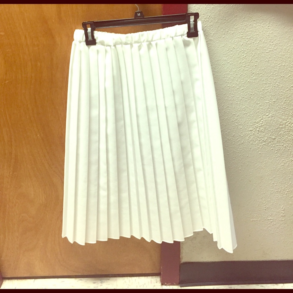 Pleated white skirt
