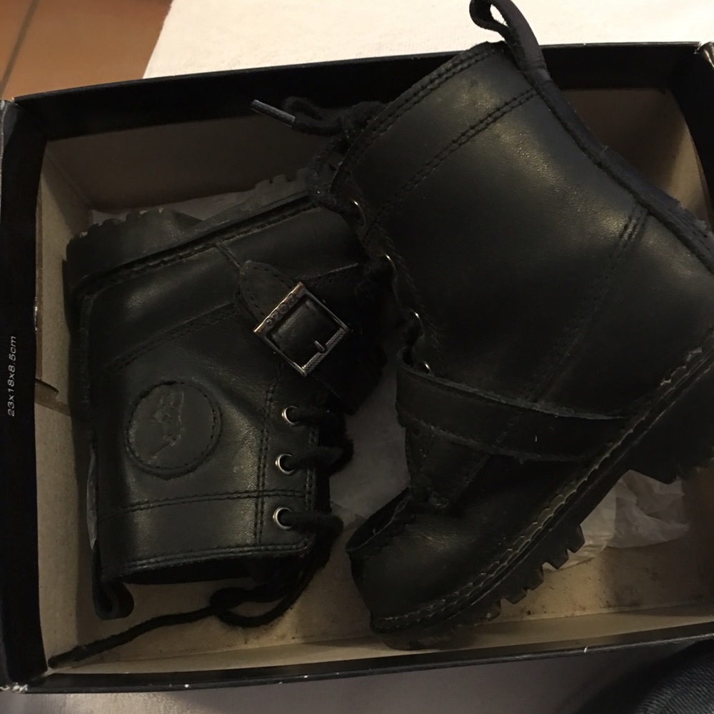 Kids polo shoes