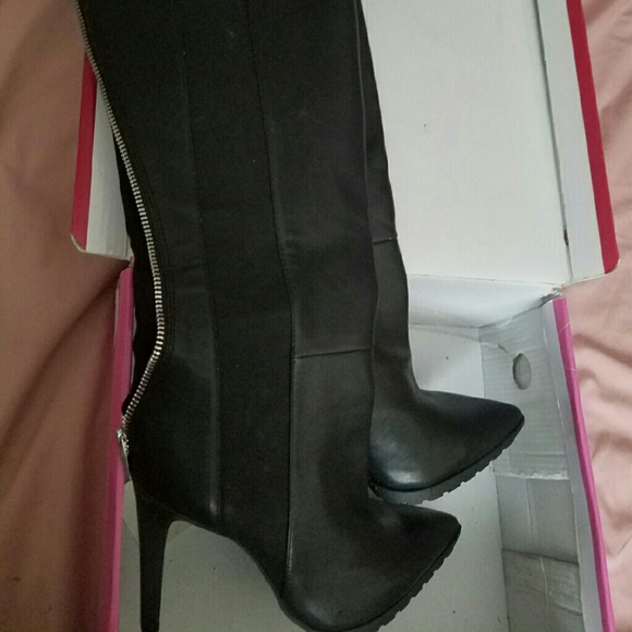 Boots - Picture 2 of 4