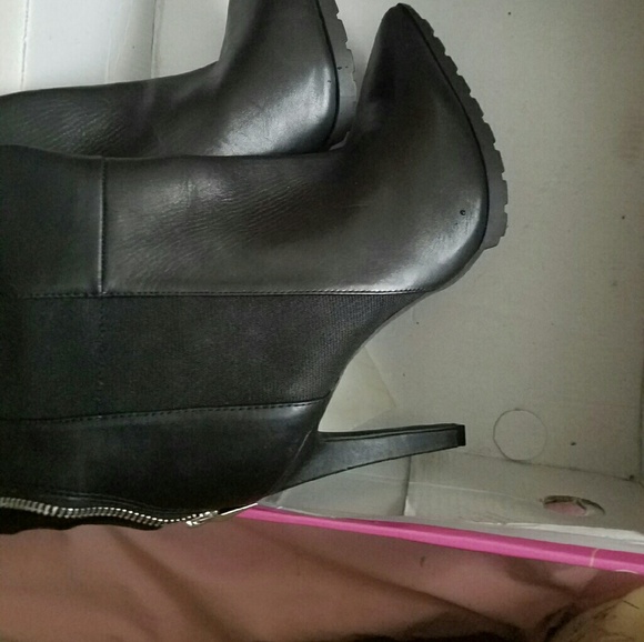 Boots - Picture 4 of 4