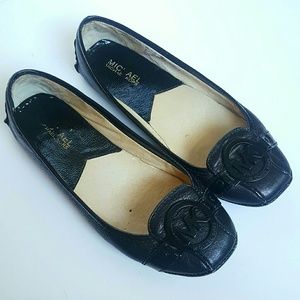 MICHAEL KORS BLACK LEATHER FLATS