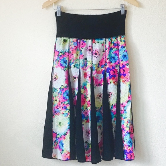 Oscar de la Renta 🎪 Fluted Floral Skirt