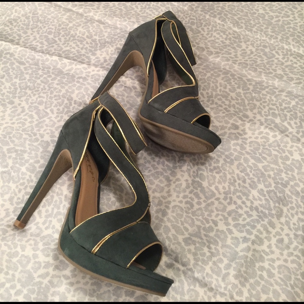 FOREVER ankle strap high heel