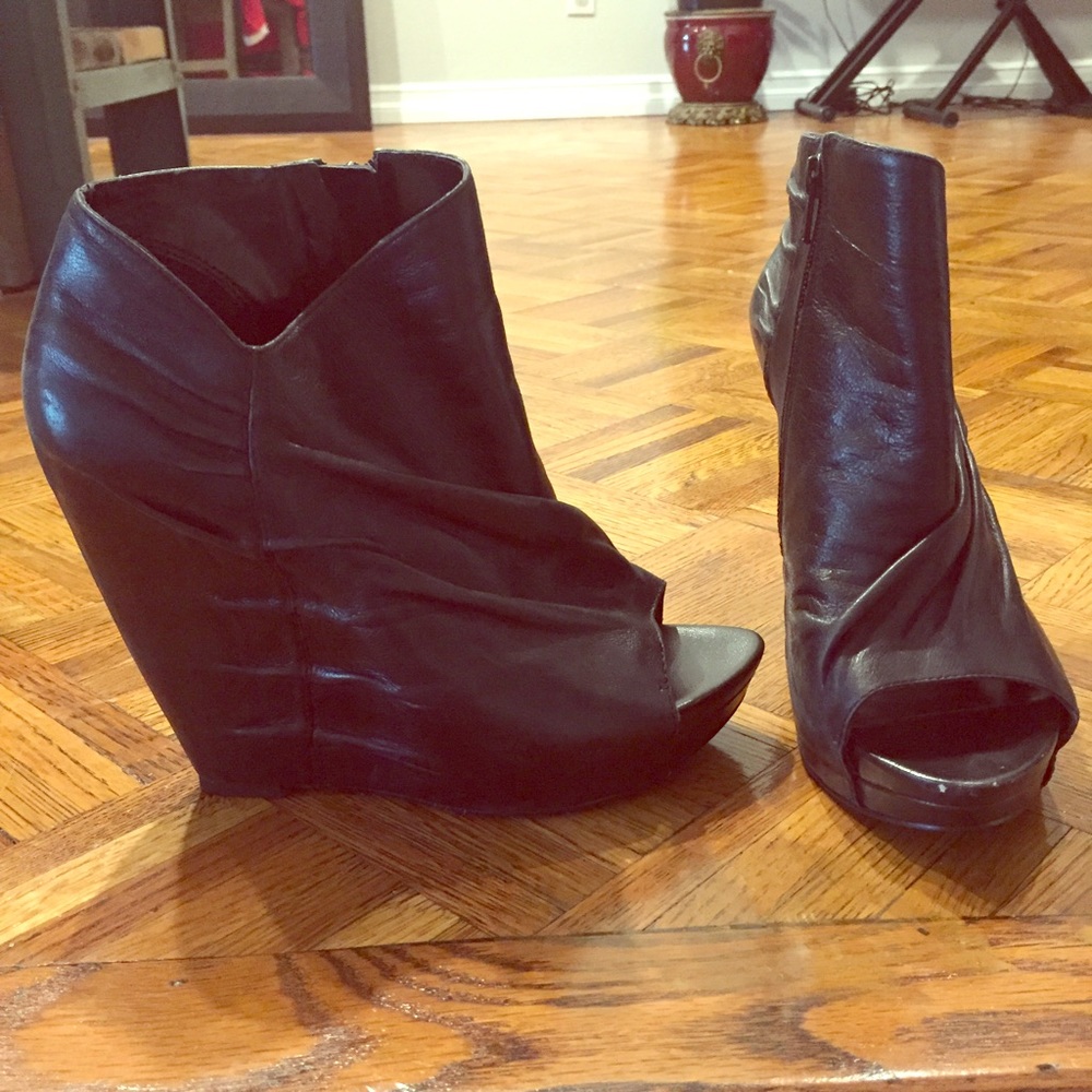 Leather Black Peeptoe Wedge Heels Carlos Santana