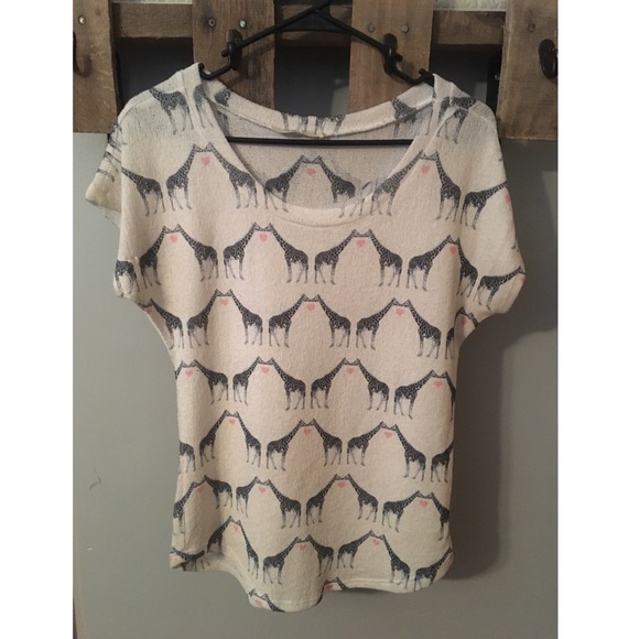 Tops - Giraffe love top