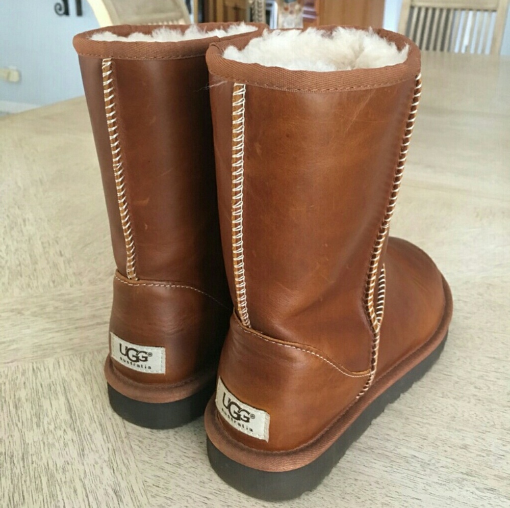 NWOT...worn once UGG Classic Short Leather Boot
