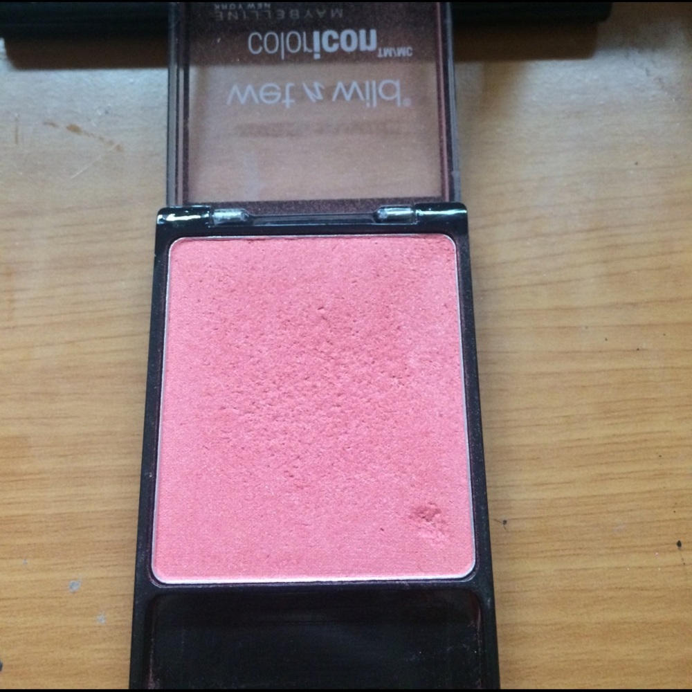 Beautiful blush - Picture 2 of 3