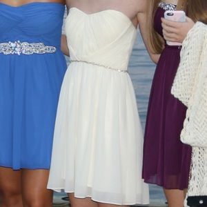 ❣️SALE❣️Creme Homecoming Dress