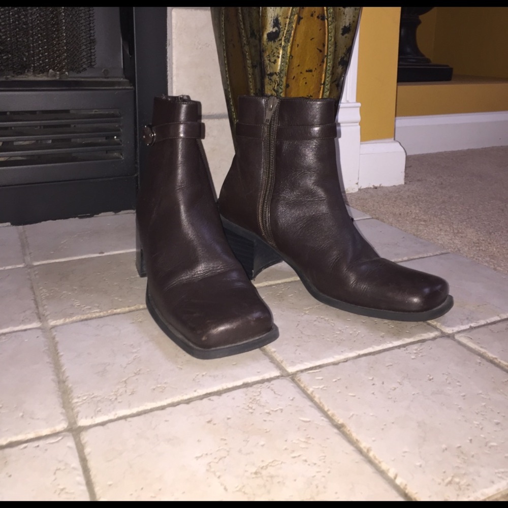 Aerosols brown leather short boot 7m