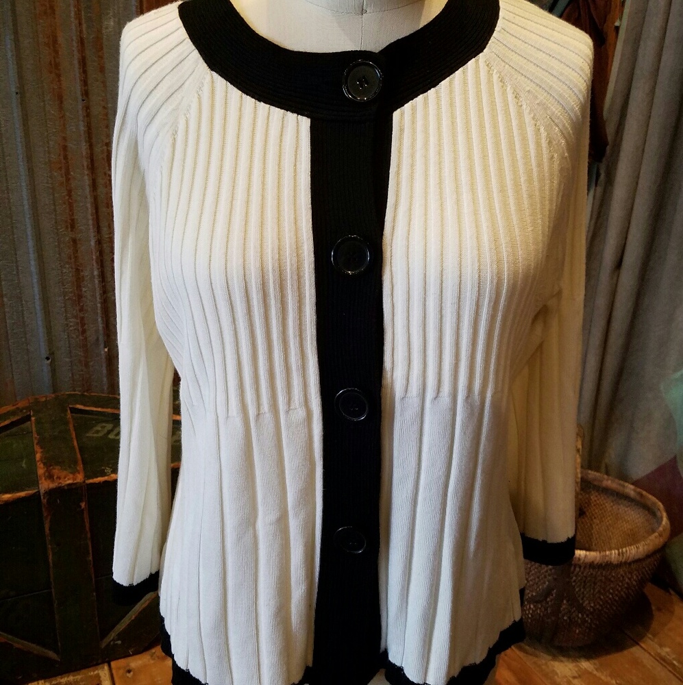 Button lightweight sweater