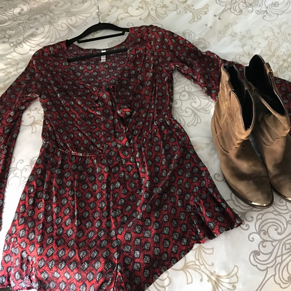 Romper.. never worn - Picture 2 of 2