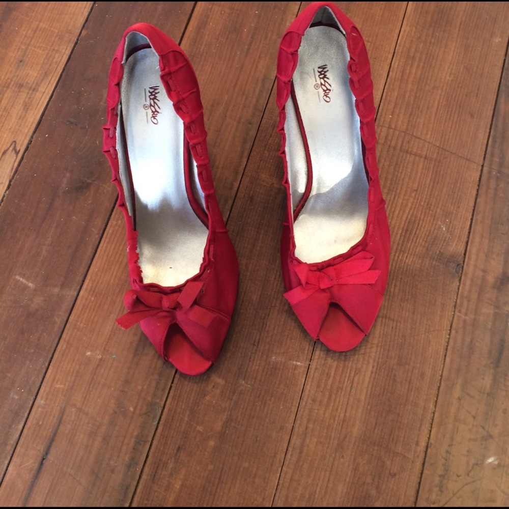 Red peep toe heels with bow