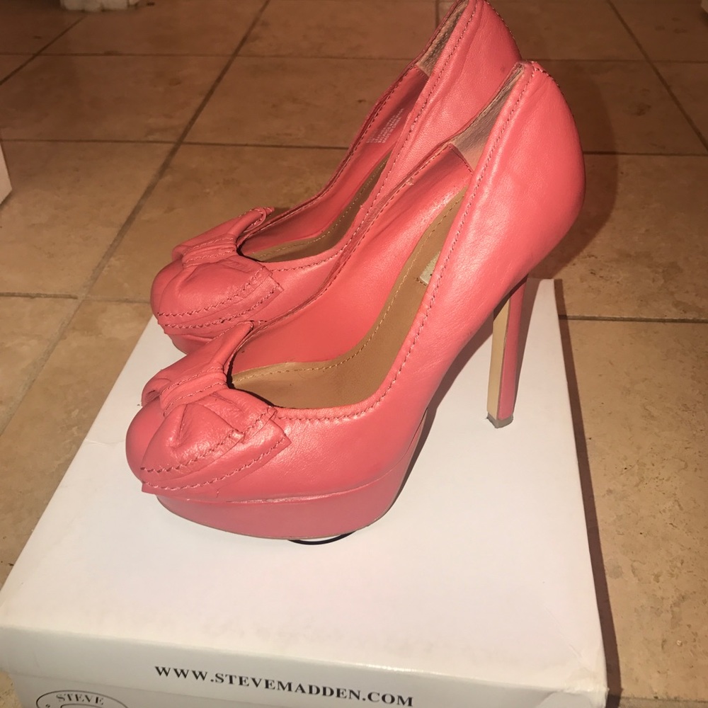 Steve Madden Coral Leather Pumps!! Bow detail