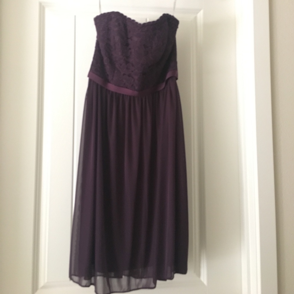 Purple knee high dress, fits more like a 4