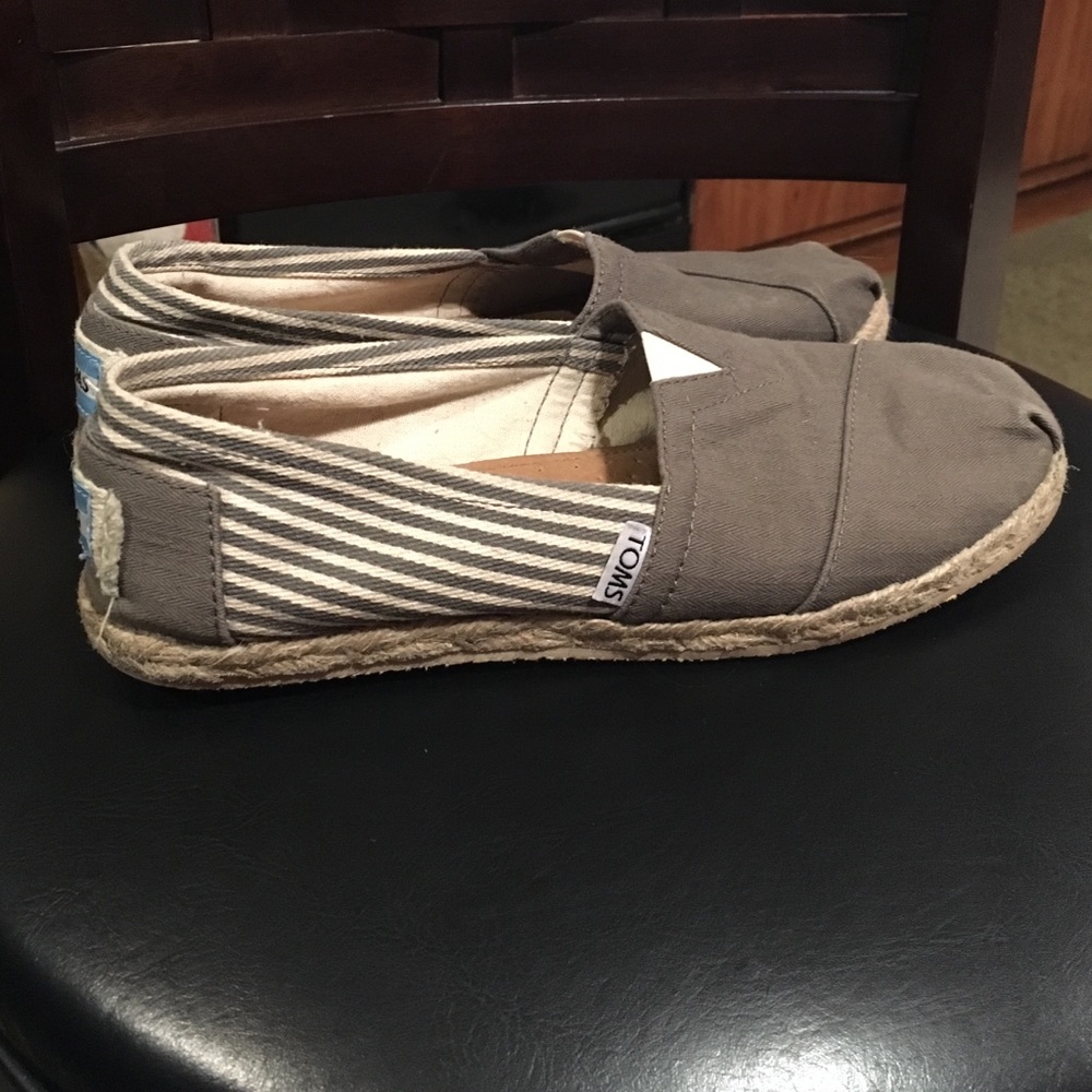 Toms size 8 women's gray/taupe color