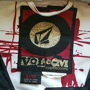 Volcom stone snowboarding shatter jacket. Used