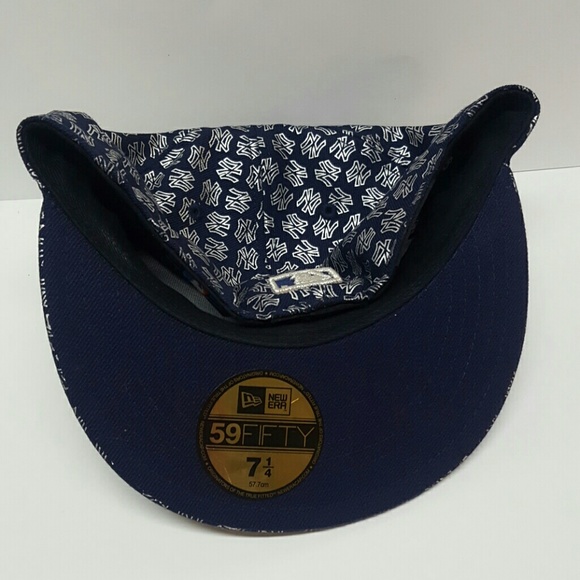 2 New York Yankees Hat - Picture 2 of 4