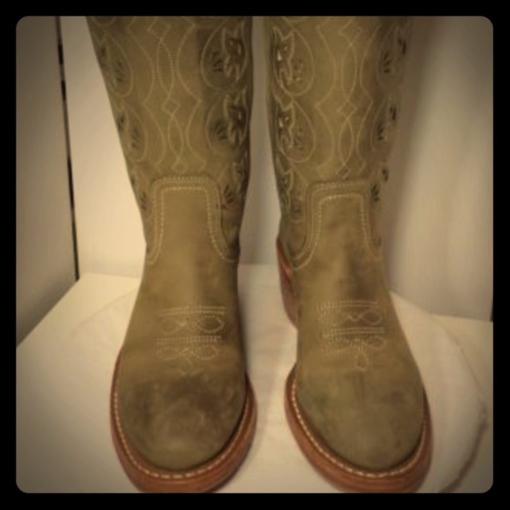 RARE Frye Boot - Austin Flower in Olive Green