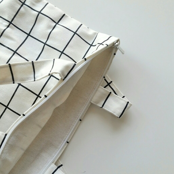 Grid Canvas Bag - Off White & Black - Picture 4 of 5