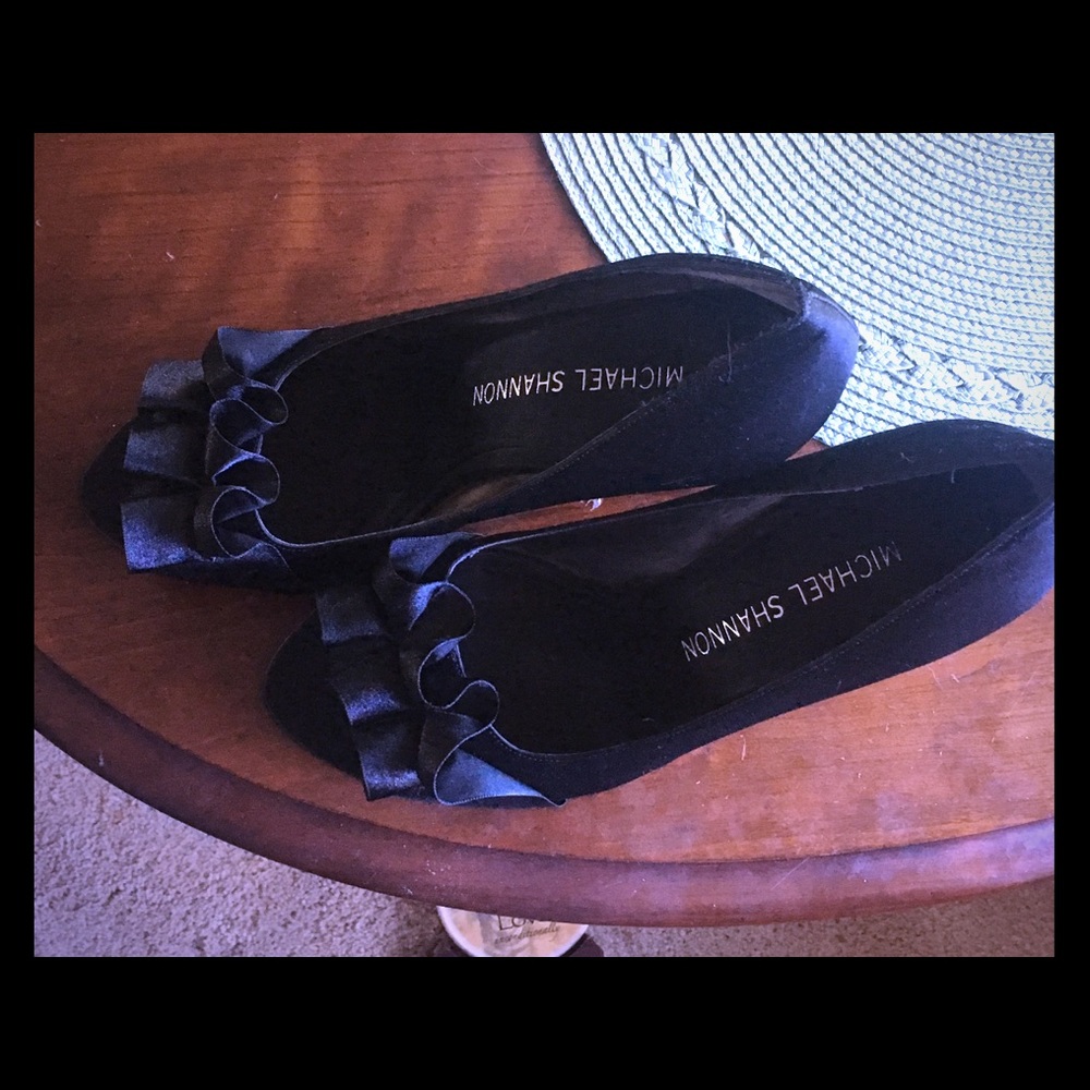 Michael Shannon Ruffle Peep-toe Heels