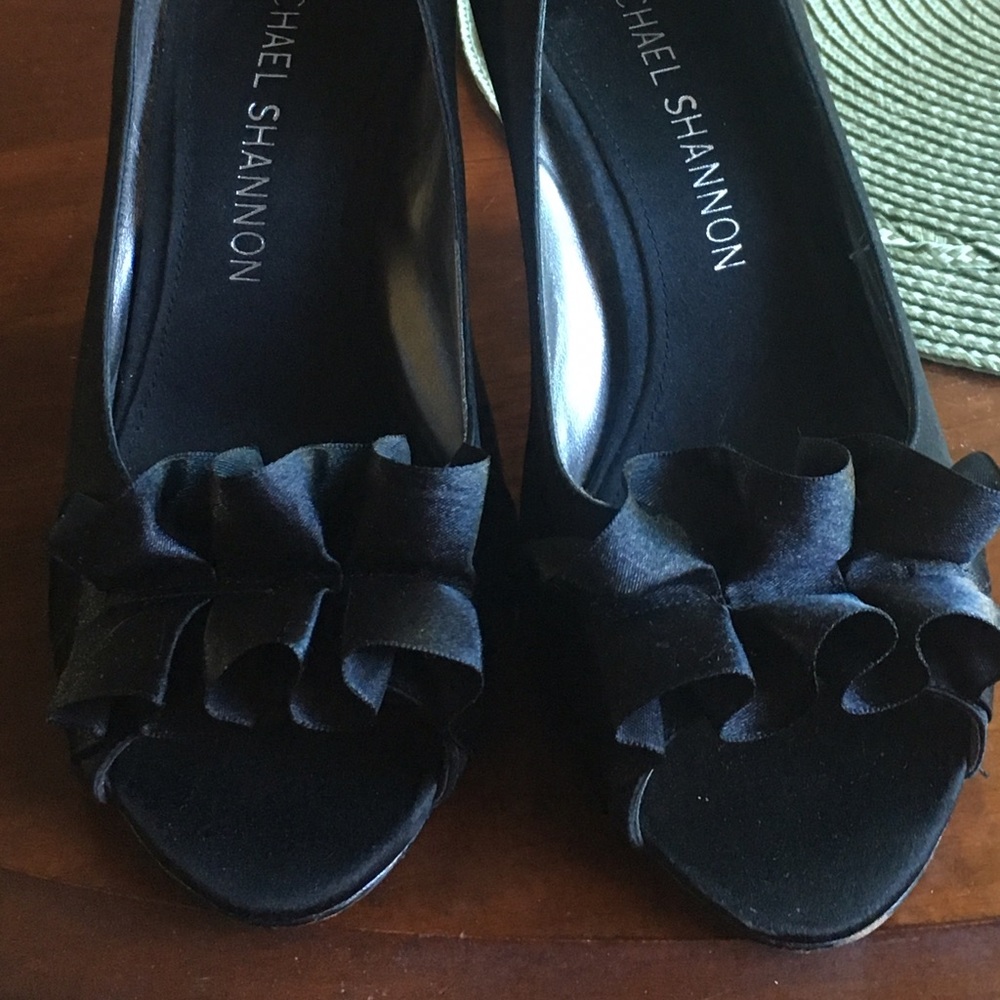 Michael Shannon Ruffle Peep-toe Heels - Picture 2 of 4