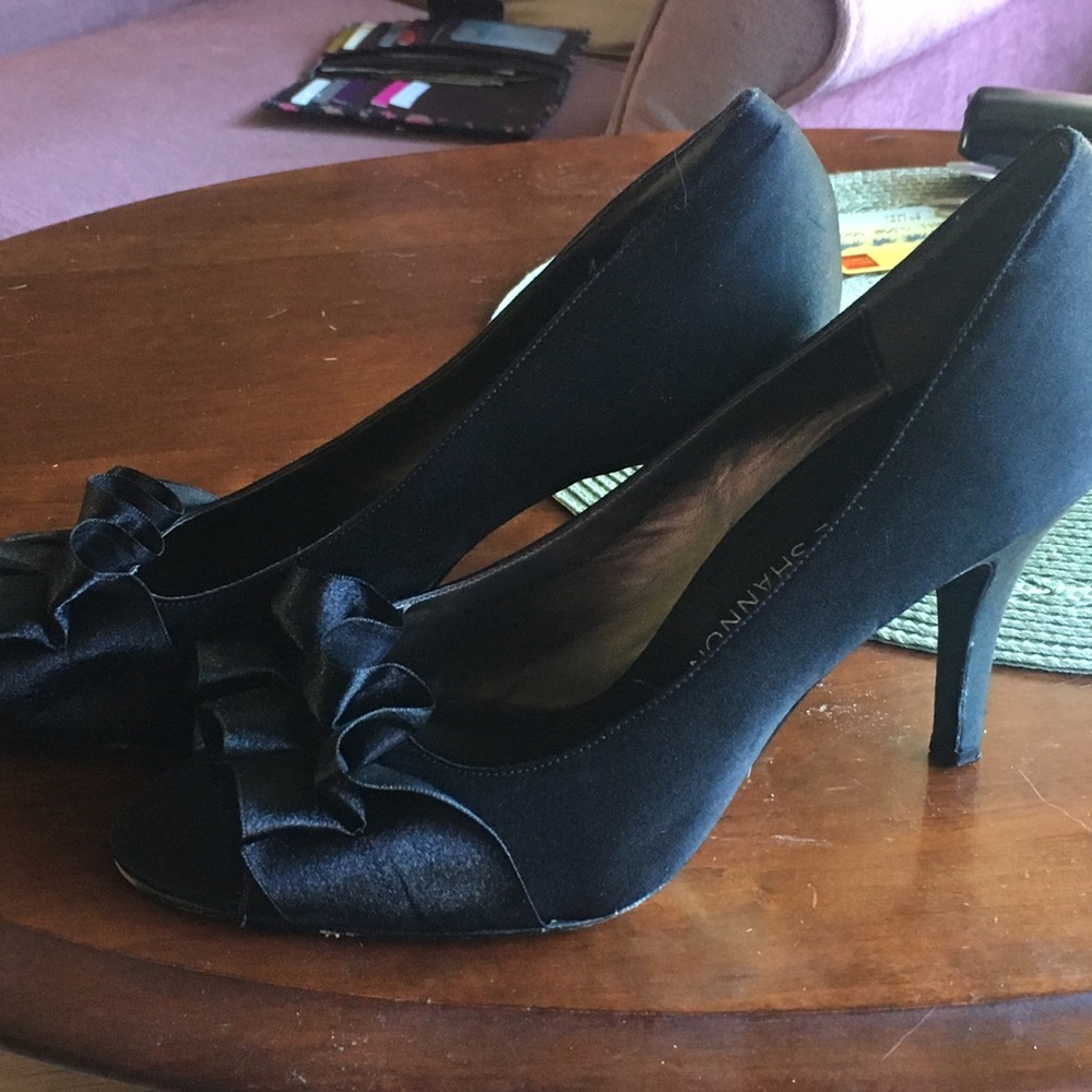 Michael Shannon Ruffle Peep-toe Heels - Picture 3 of 4