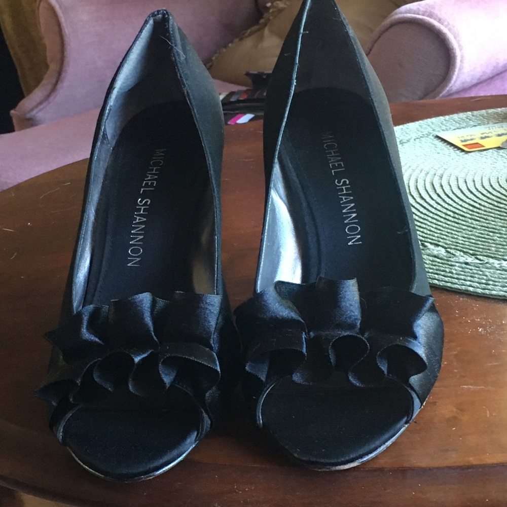 Michael Shannon Ruffle Peep-toe Heels - Picture 4 of 4