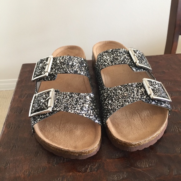 🙈💕 RESTOCKED - Steve Madden Sandals - Picture 2 of 4