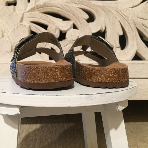 🙈💕 RESTOCKED - Steve Madden Sandals - Picture 4 of 4